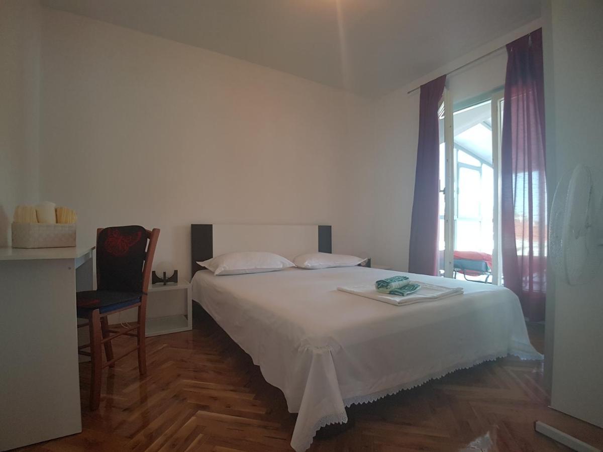 Apartments By The Sea Marina, Trogir - 14191 外观 照片